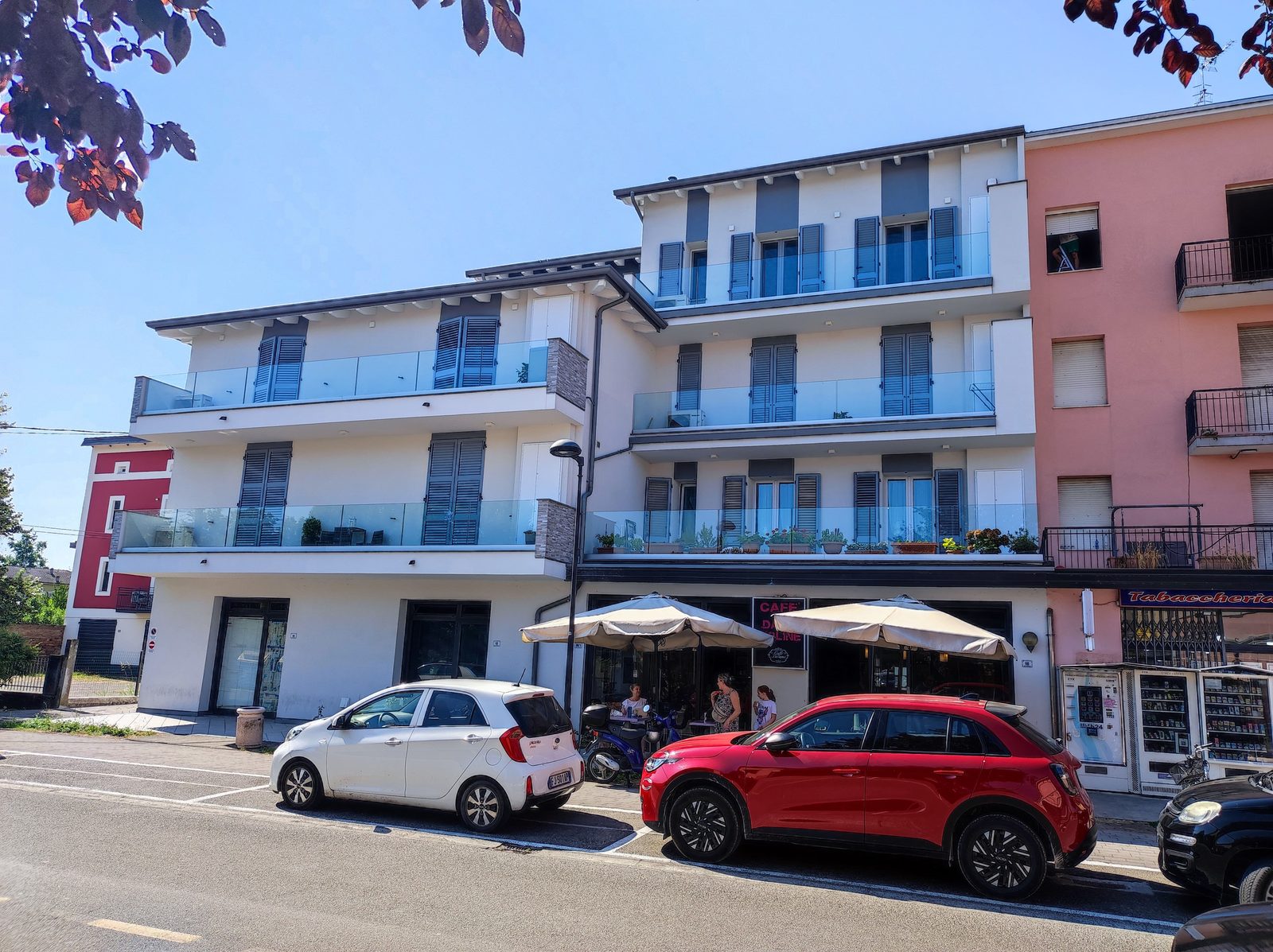 Il condominio completato nel centro di Poviglio (RE), vista frontale