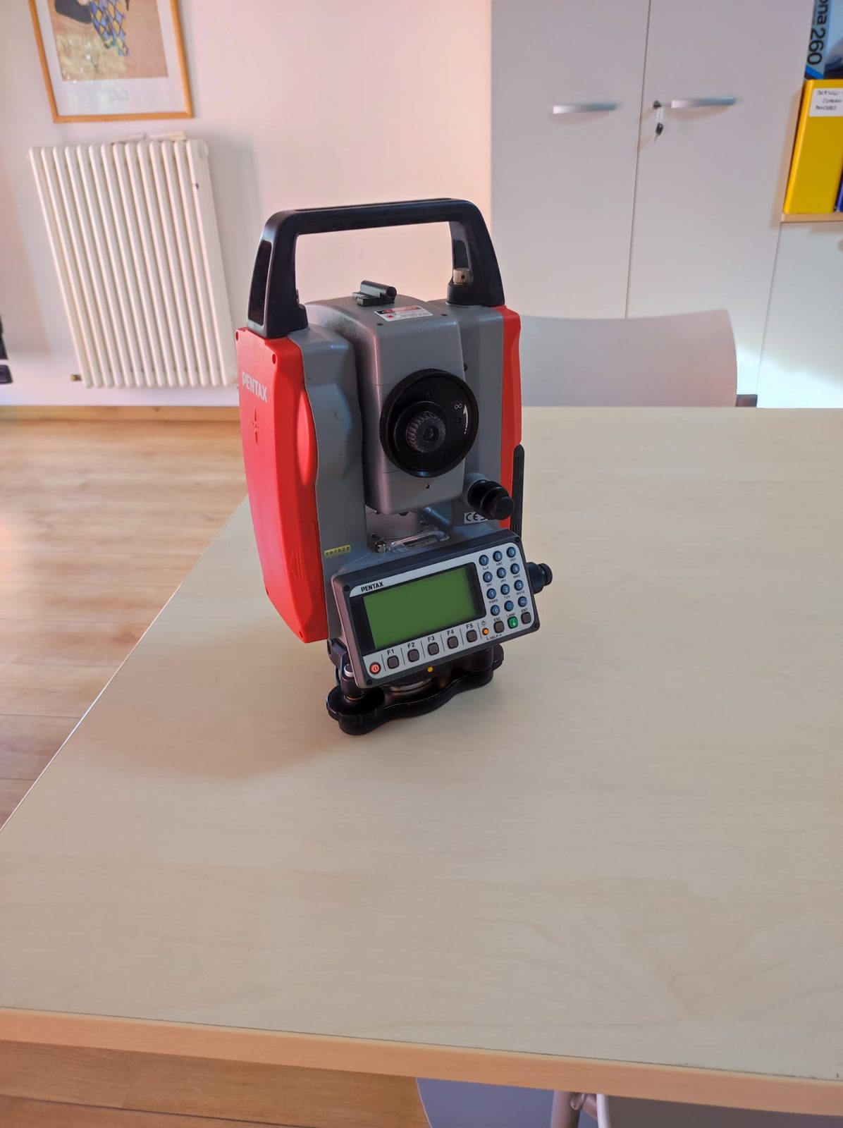 Stazione totale Pentax utilizzata dallo studio per rilievi di precisione